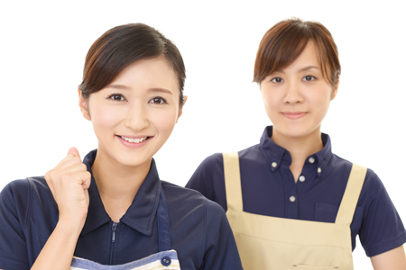 料理の研修をしている家事代行倶楽部の二人のハウスキーパー