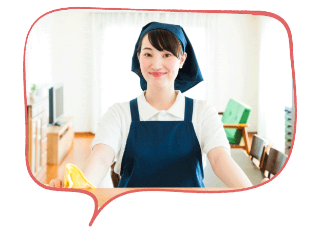 家事代行倶楽部のハウスキーパーが笑顔で掃除している
